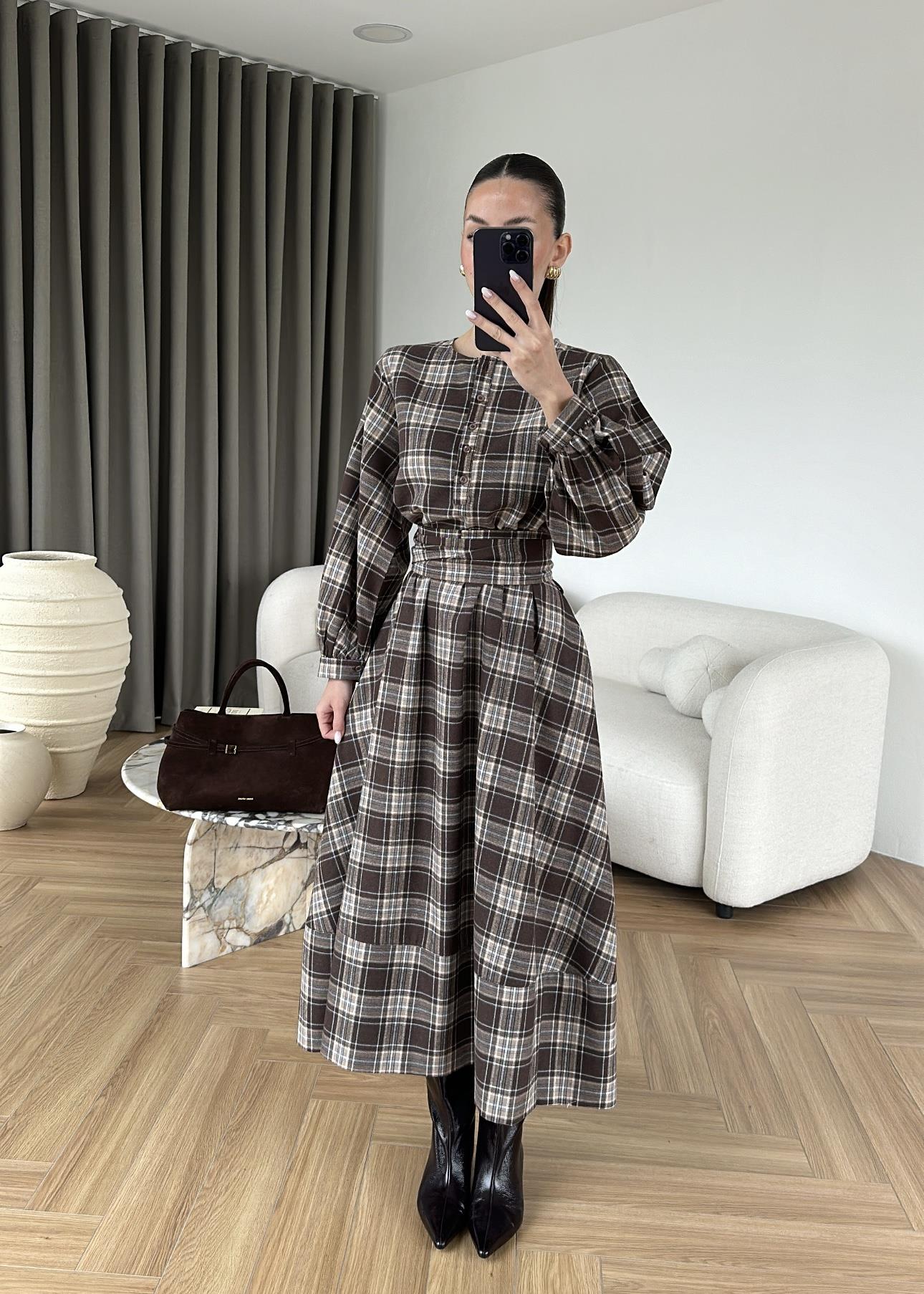 Büyük Ekoseli Elbise