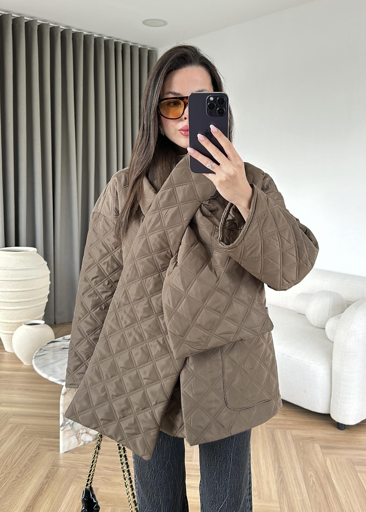 Atkı Detaylı Şişme Mont