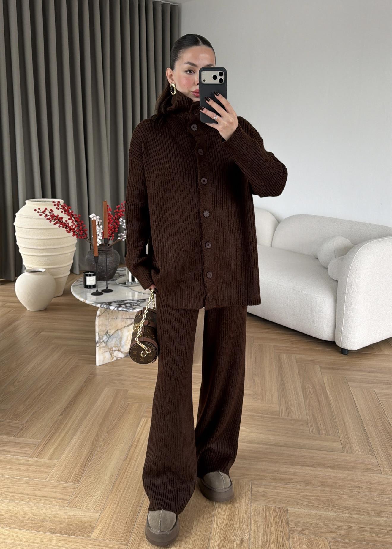 Noir Dik Yaka Triko Takım