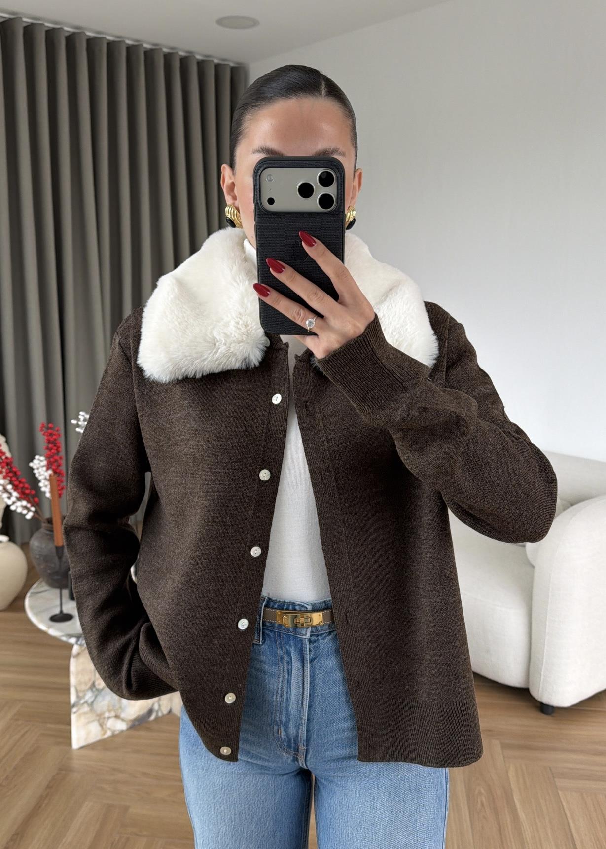 Button Peluş Yakalı Hırka