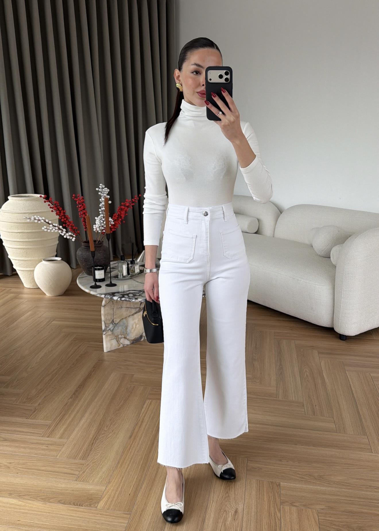 Önden Cepli Kesik Paçalı Jean