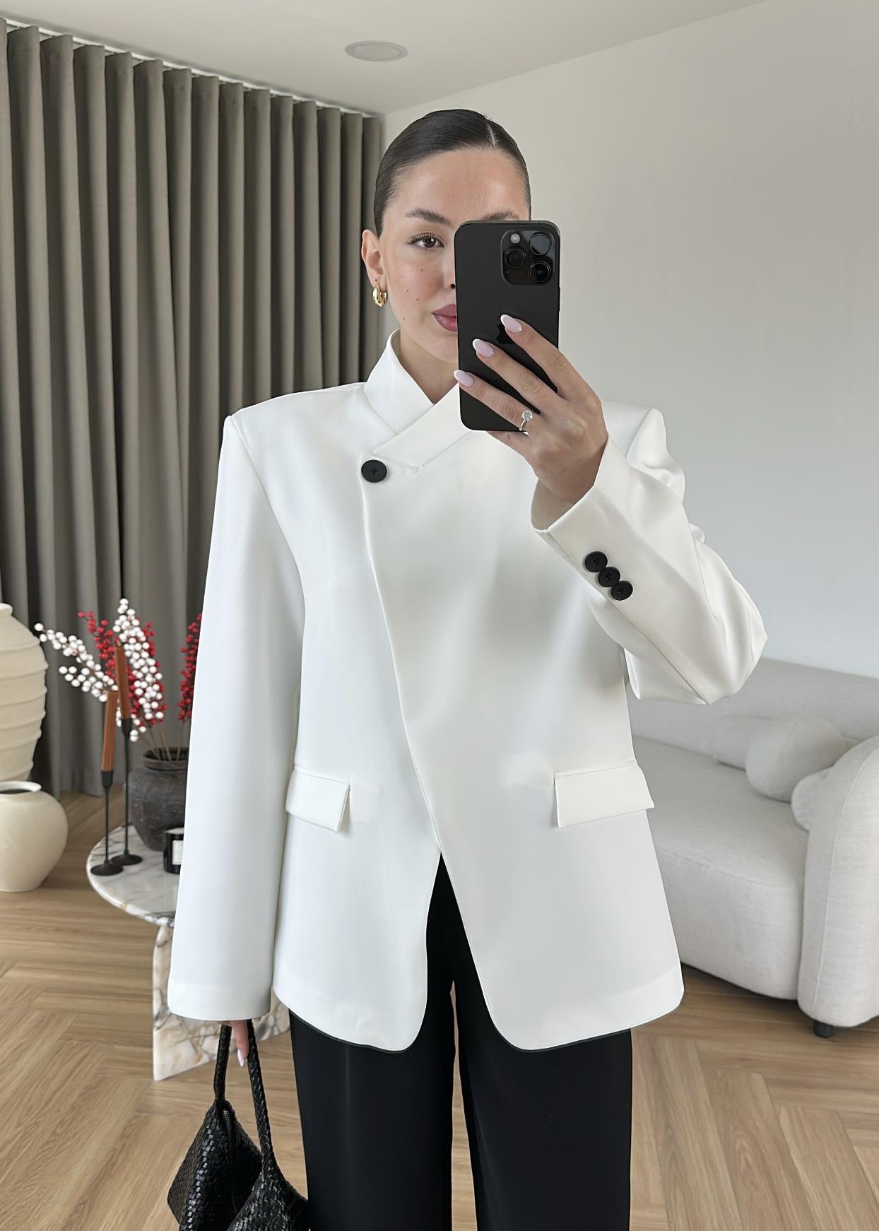 Belinda Hakim Yaka Ceket