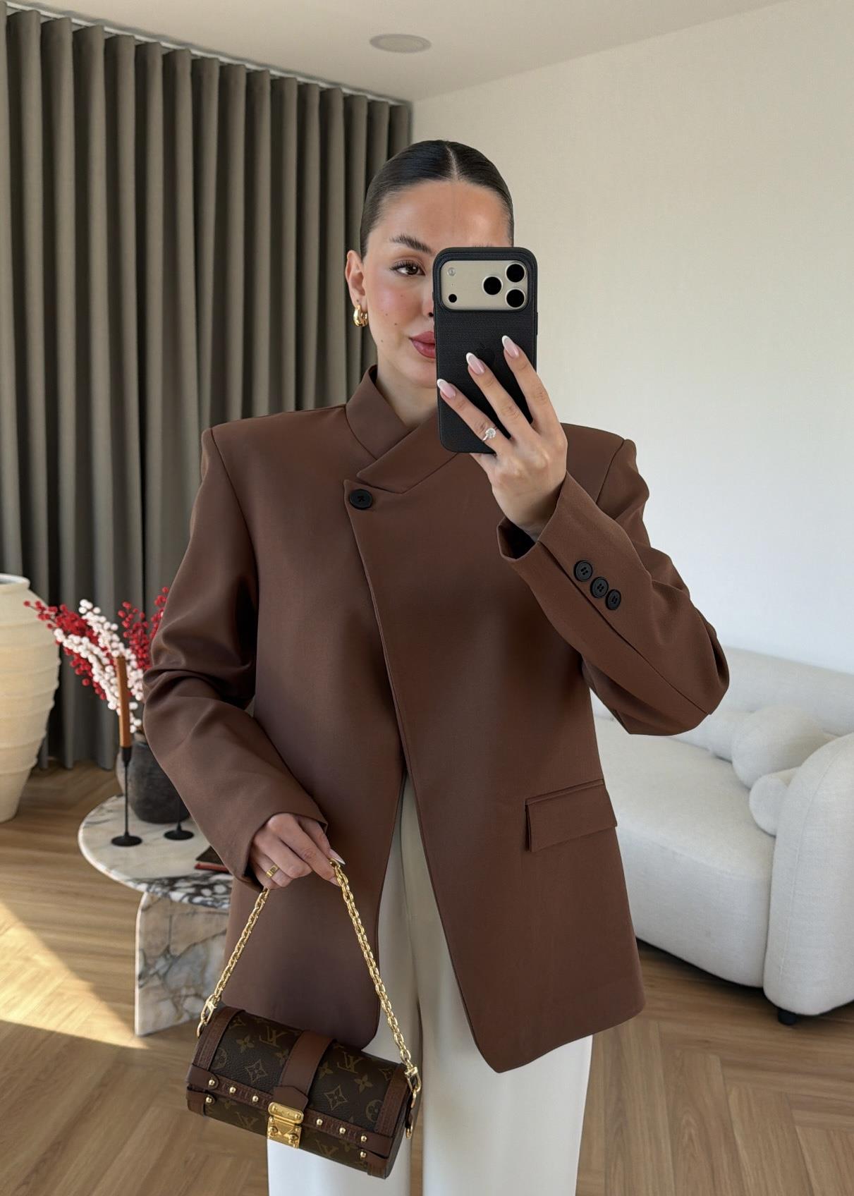 Belinda Hakim Yaka Ceket
