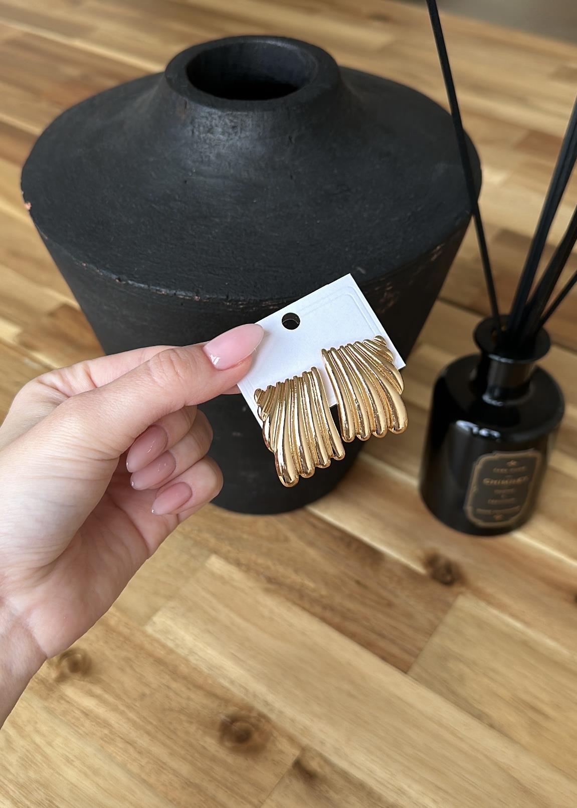 Uzamış Damla Sıralı Küpe