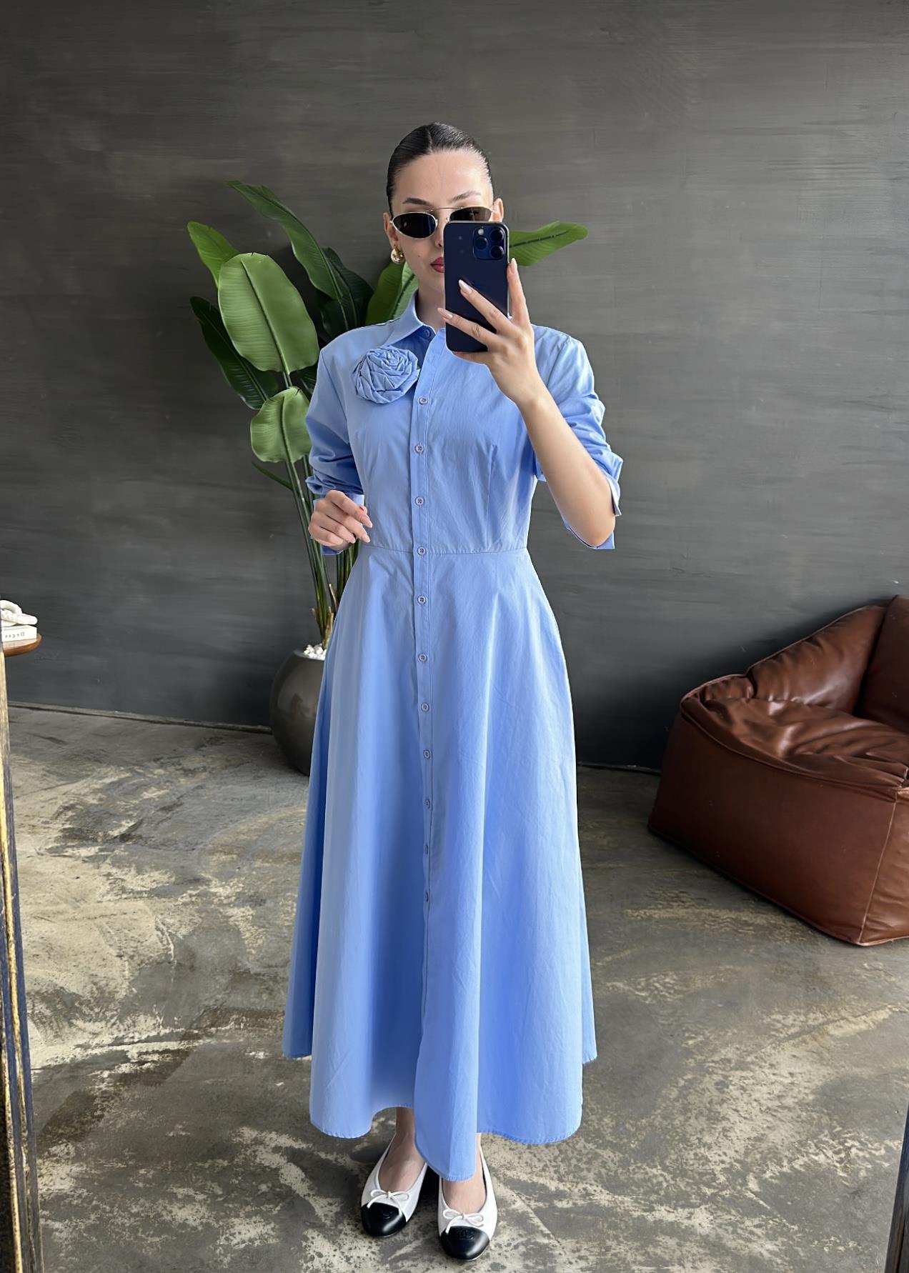 Gül Broşlu Elbise