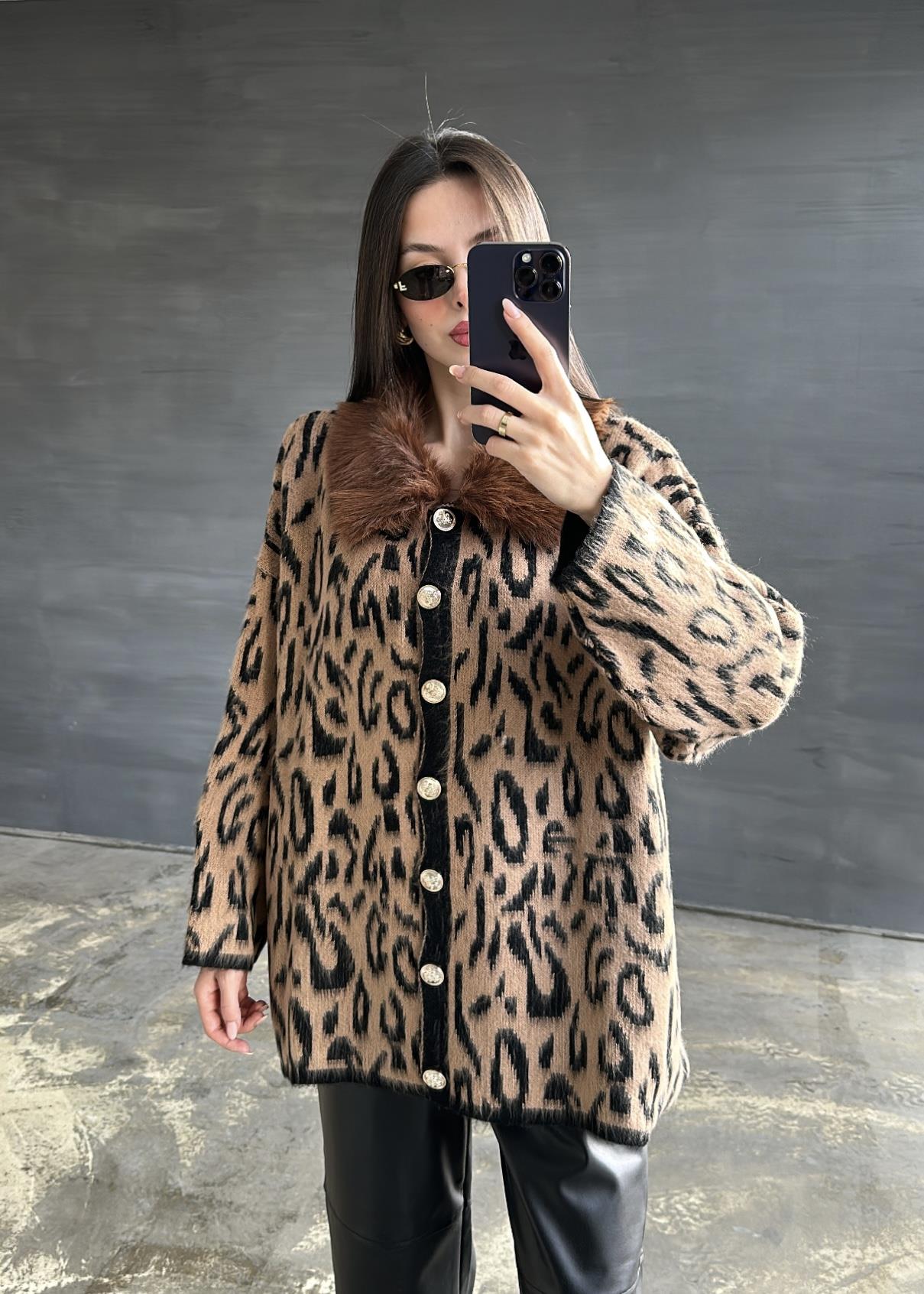 Yakası Kürklü Leopar Hırka