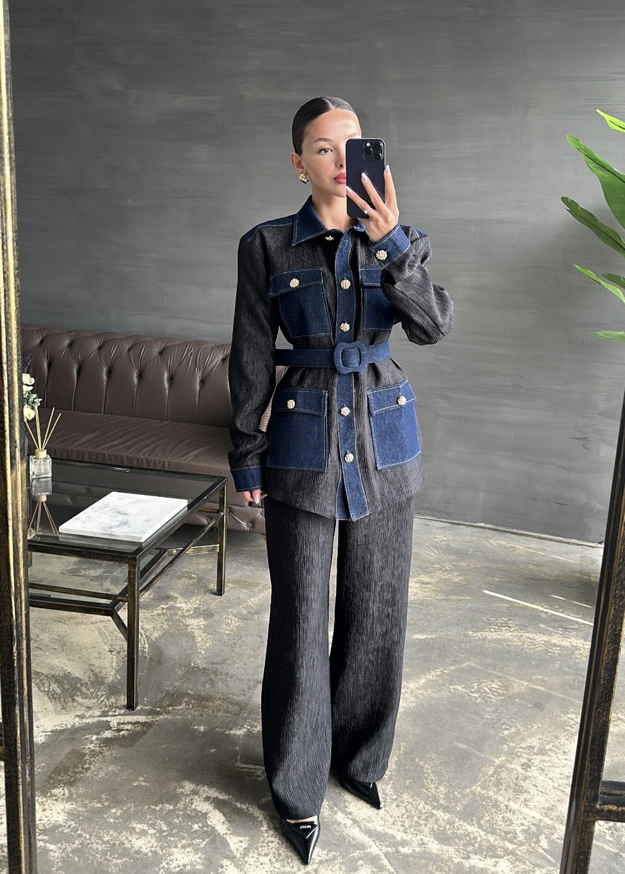Jakarlı Denim Detaylı Kemerli Takım